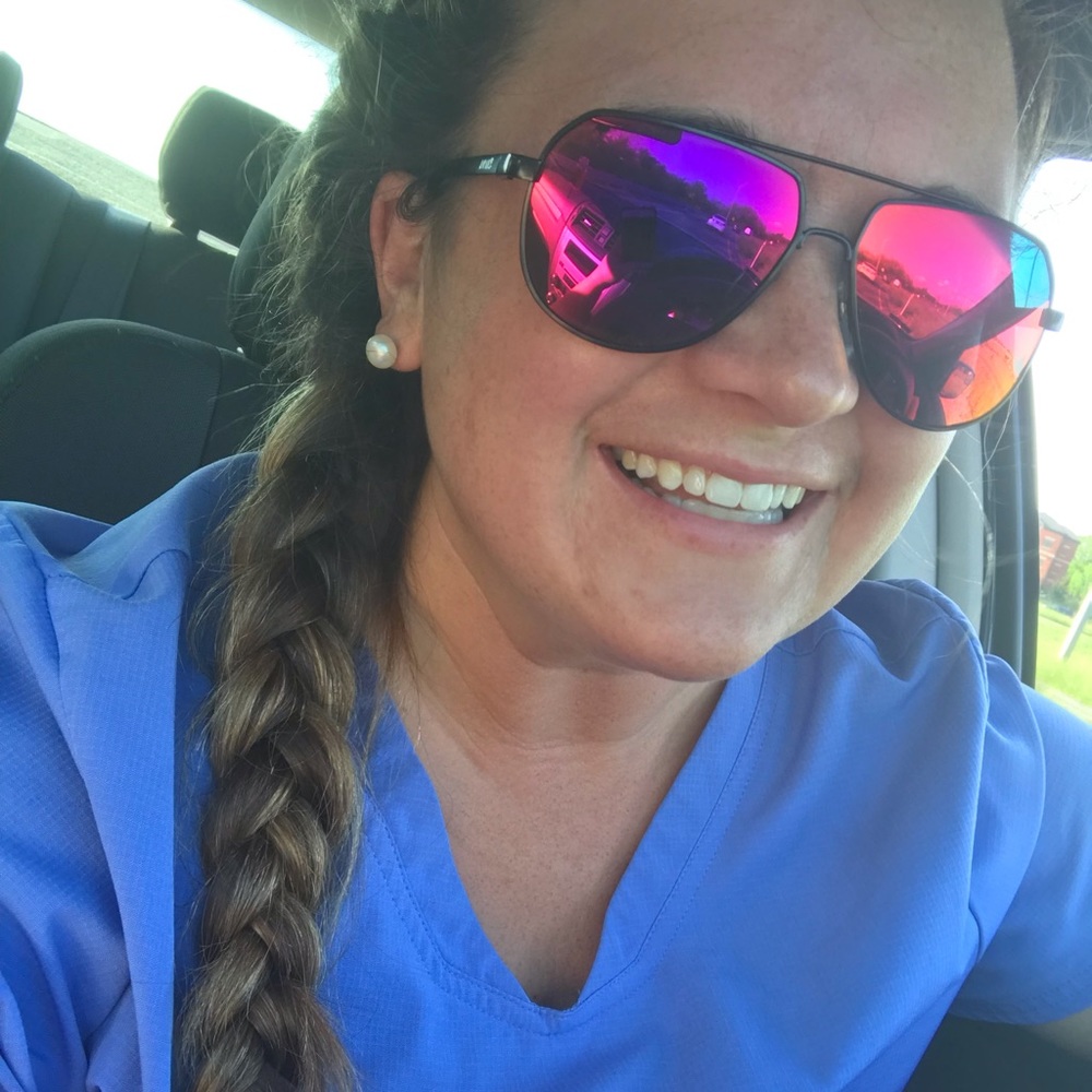 Meet your Posher, Caitlin